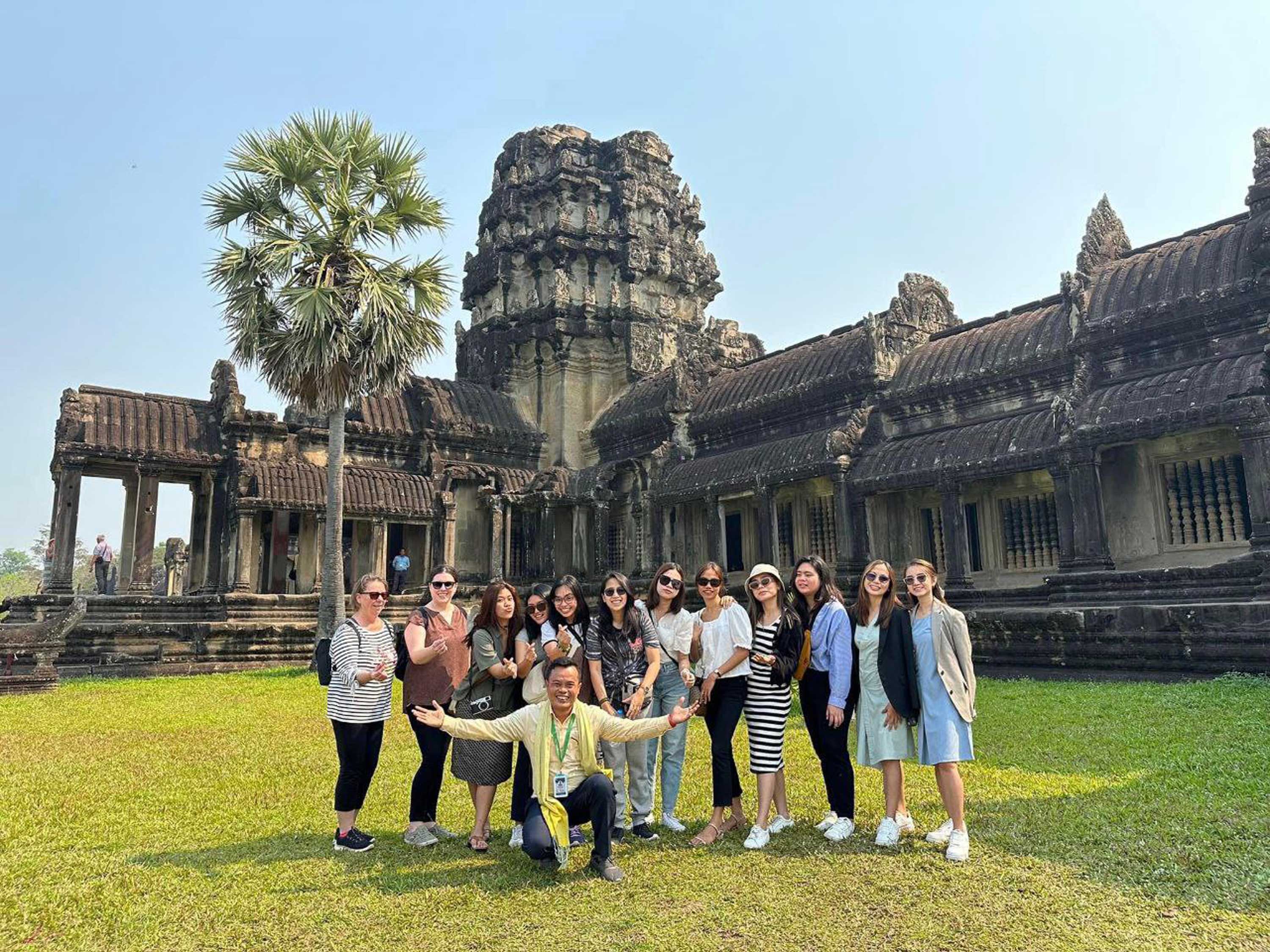Angkor Services Shared Tours small Groups sun set 16$/person