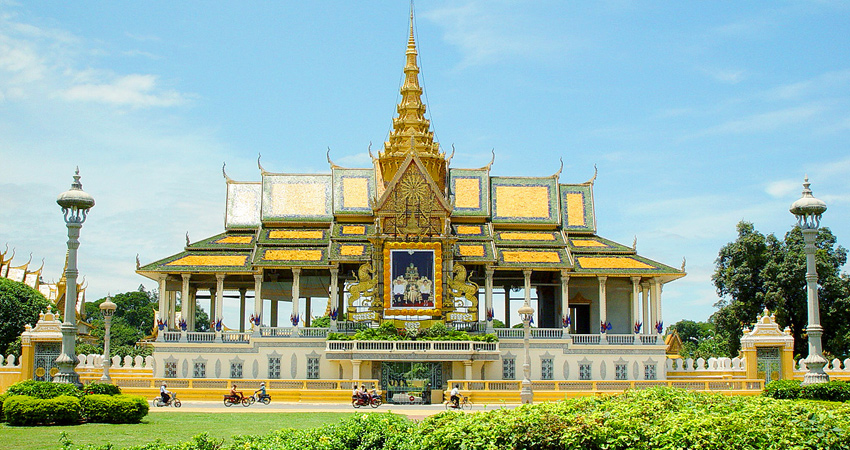 Phnom Penh Small Group City Tour, Silver Pagoda,Genocide Museum, Killing Fields
