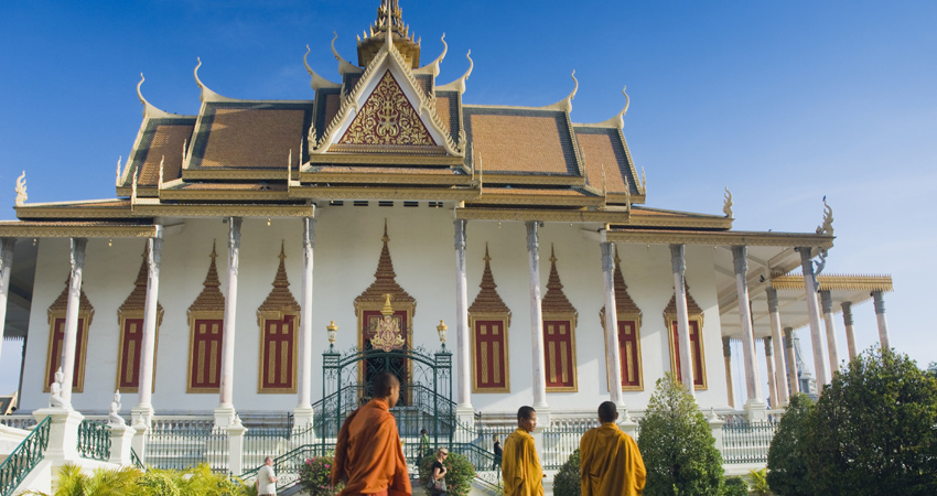 Phnom Penh Royal Palace, Silver Pagoda, and Tuol Sleng Genocide Museum Tour