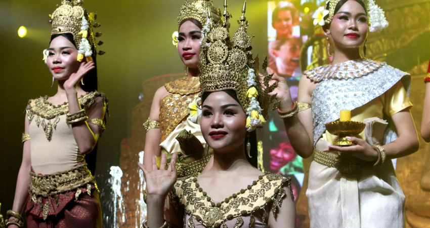 Smile of Angkor Show