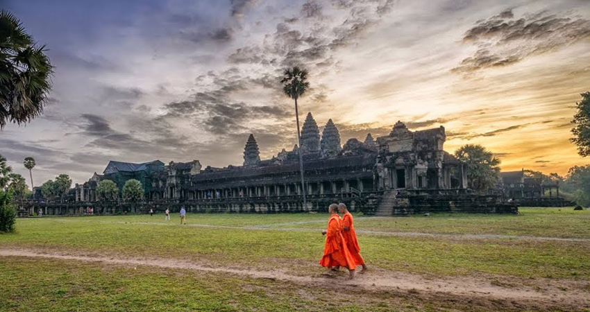 Angkor Wat Tour from Sunrise by Tuk Tuk