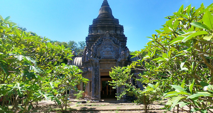 Full-day Private Oudong Tour and Tonle Sap River Cruise from Phnom Penh