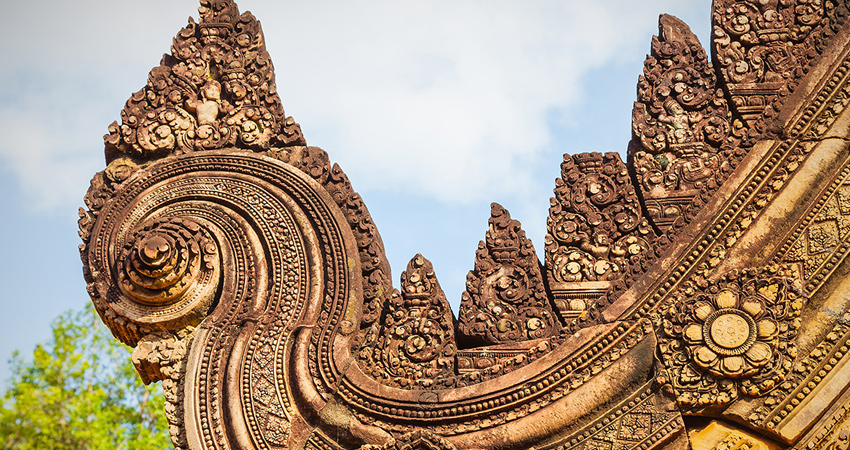 Angkor Wat and Banteay Srei private day tour